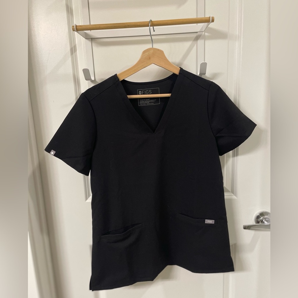 FIGS BUNDLE Casma Three-Pocket Scrub Top (S) and Kade Cargo Scrub Pant (SP)